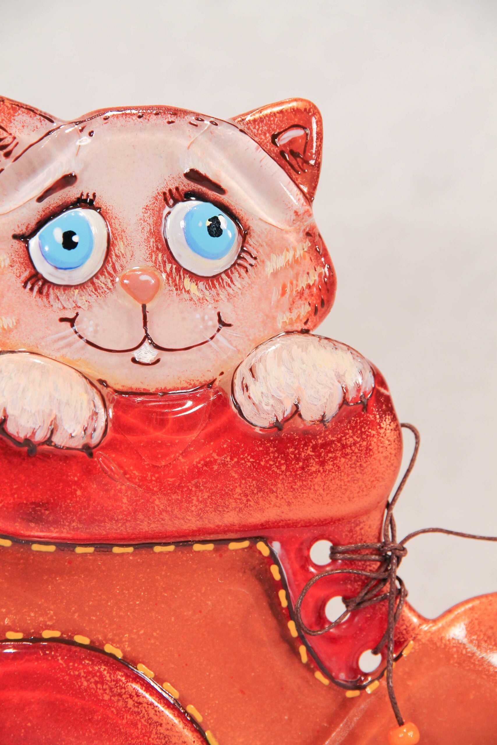 Puss in Boot on the Stand Big Glass Artwork - Hand-Painted Fused-Glass Decor with Iconic Character, 20 cm