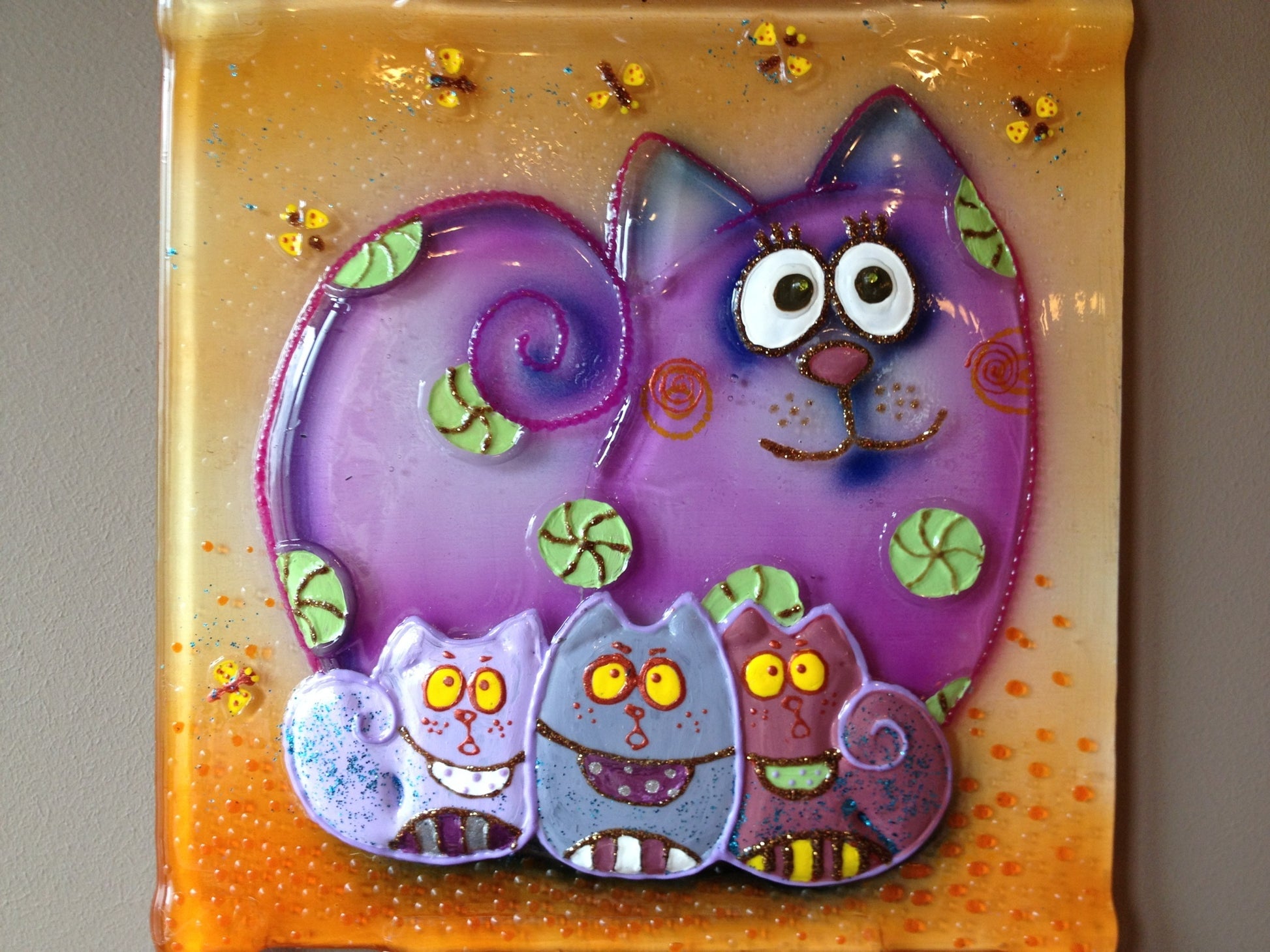 Mother Cat with Playful Kittens Glass Panel Wall Art - Hand-Painted Fused-Glass Panel with Intricate Details and Vibrant Patterns, 22 cm