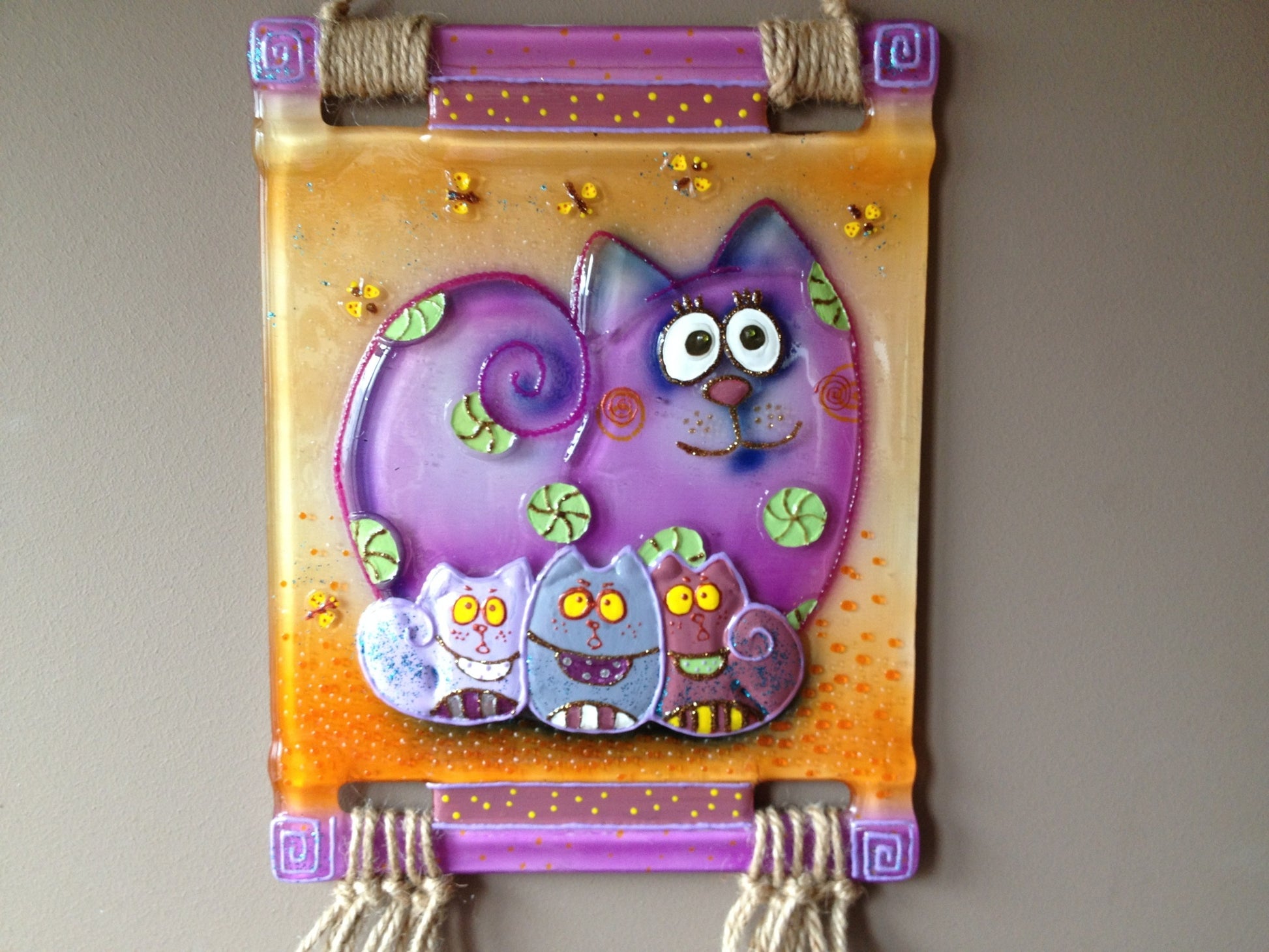 Mother Cat with Playful Kittens Glass Panel Wall Art - Hand-Painted Fused-Glass Panel with Intricate Details and Vibrant Patterns, 22 cm