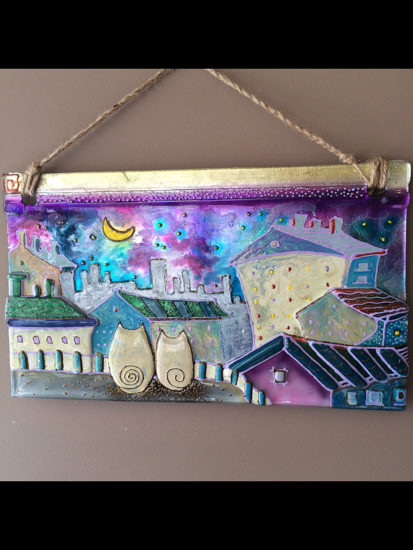 Night City with Two Cats Cityscape Glass Panel Wall Art - Hand-Painted Fused-Glass Panel with Starlit Sky, Moon, and Customized Details, 49 cm