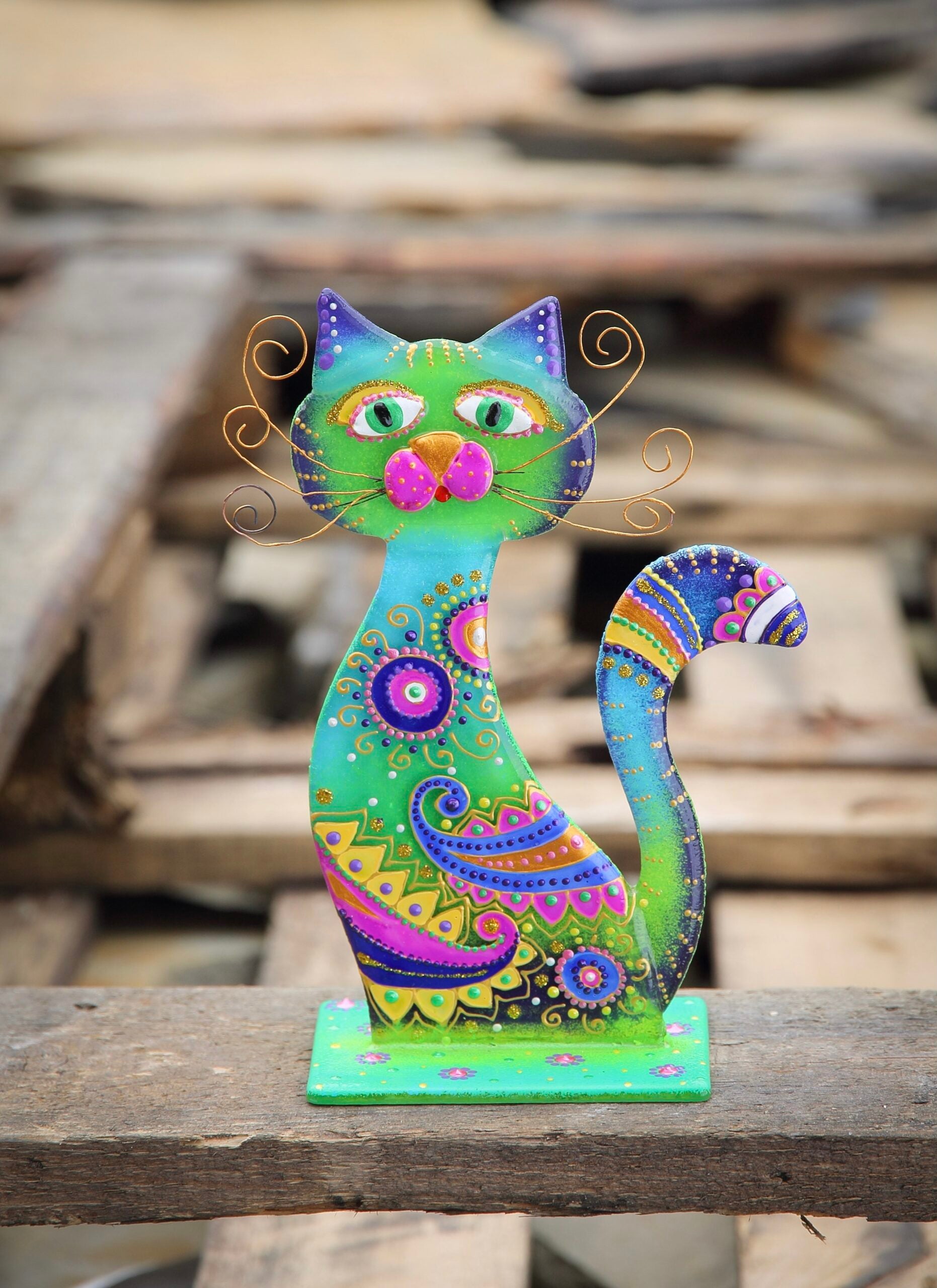 Loving Cat on the Stand Big Glass Artwork - Hand-Painted Fused-Glass Decor with Delightful Cat Perched, 25 cm Green