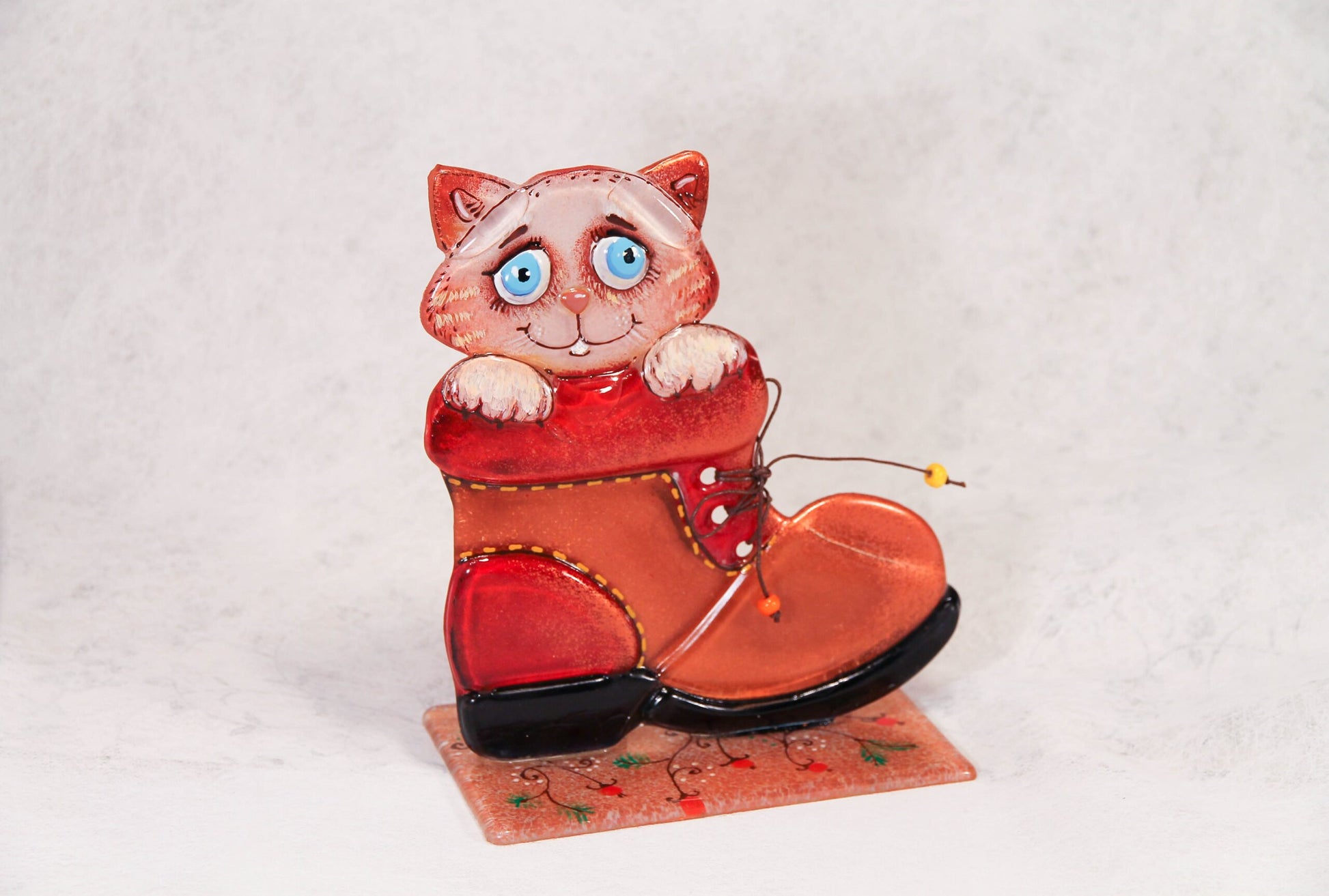 Puss in Boot on the Stand Big Glass Artwork - Hand-Painted Fused-Glass Decor with Iconic Character, 20 cm