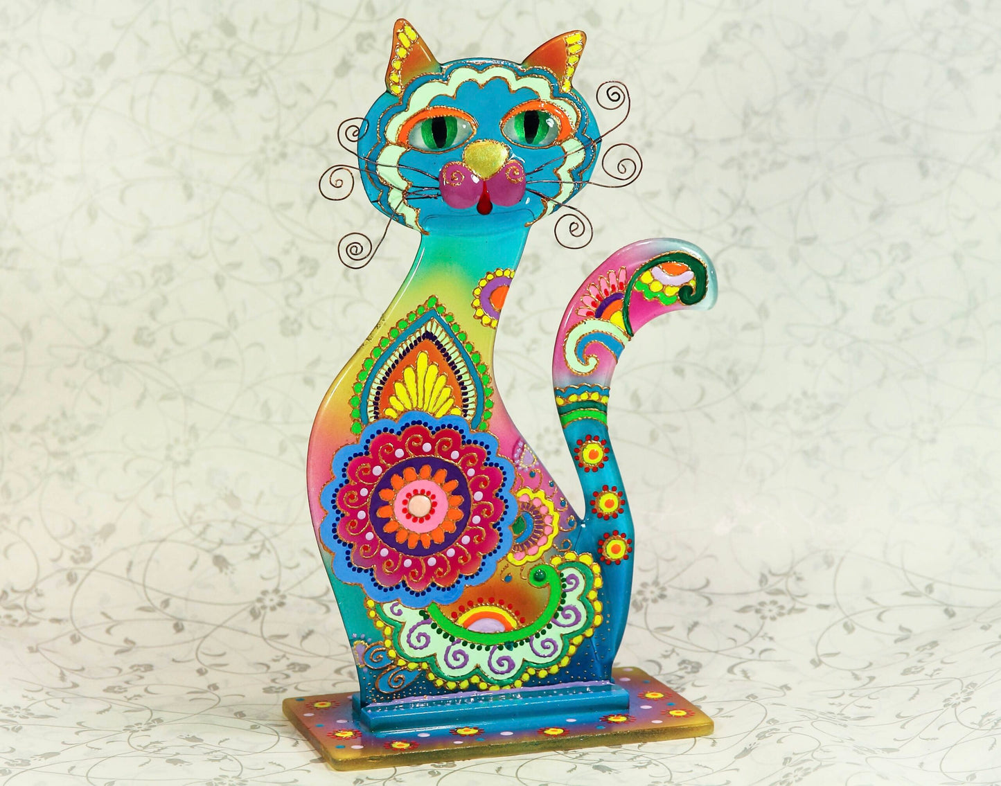 Loving Cat on the Stand Big Glass Artwork - Hand-Painted Fused-Glass Decor with Delightful Cat Perched, 25 cm, Rainbow