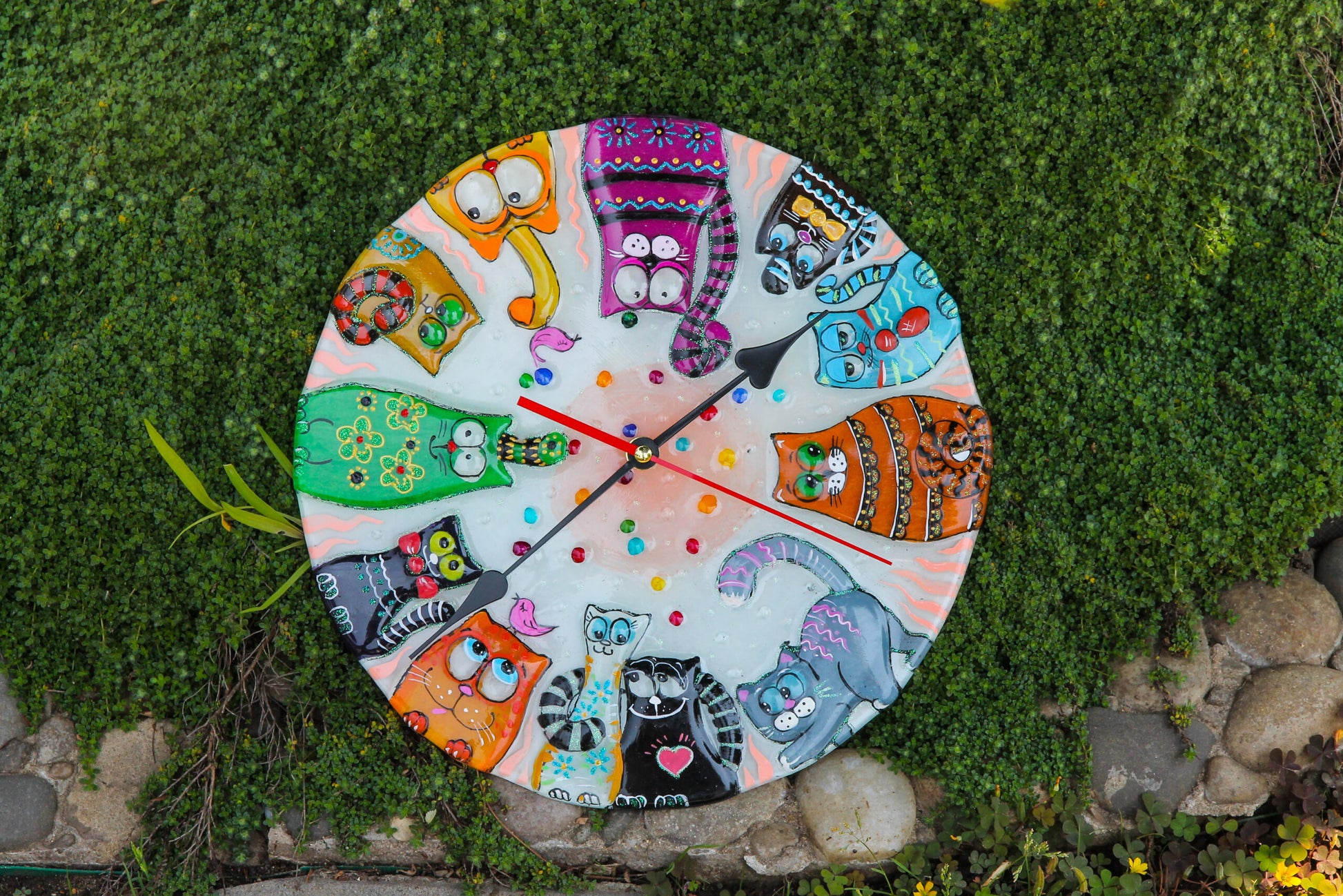 Funny Cat Glass Clock - Hand-Painted Fused-Glass Clock with Playful Cat Design, 30 cm