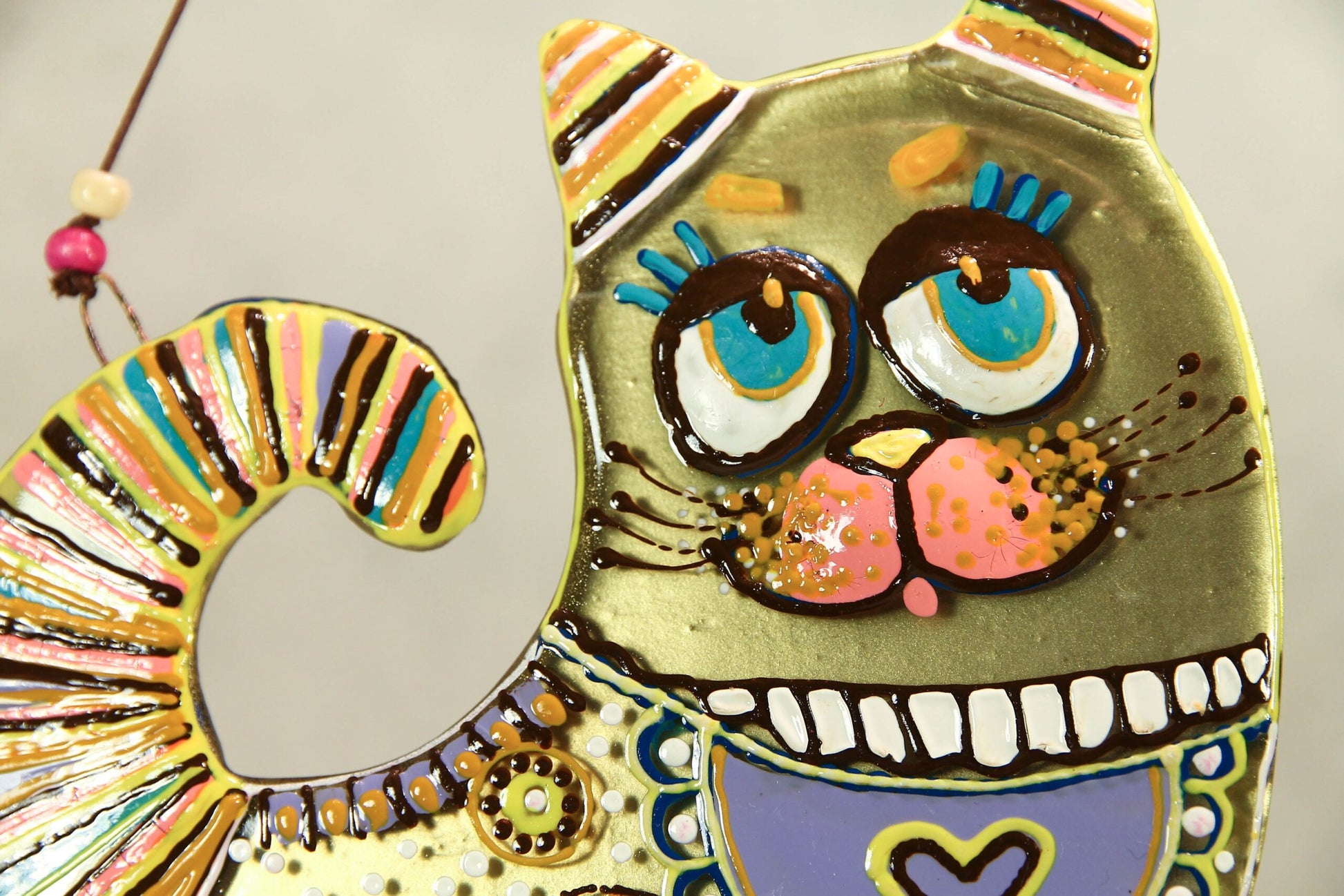 Big Cat with a Heart Glass Artwork - Hand-Painted Fused-Glass Decor with Charming Cat, Vibrant Colors, and Captivating Patterns