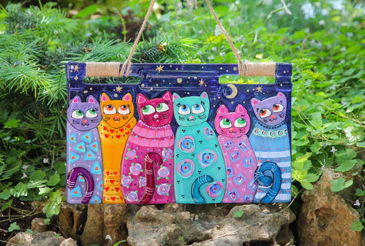 Friendly Cat Family Glass Panel Wall Art - Hand-Painted Fused-Glass Panel with Heartwarming Feline Love, 30 cm