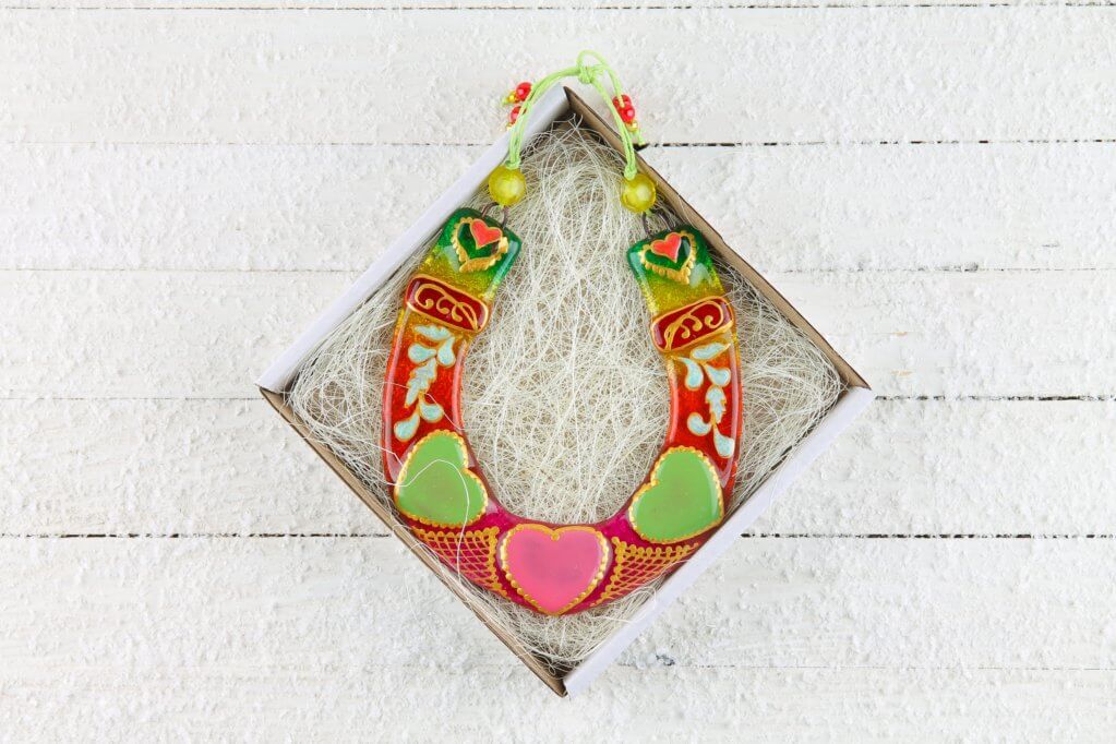 Hand-Painted Lucky Horseshoe with Hearts Wall Art - Red & Gold, 16 cm, Symbol of Good Luck and Prosperity