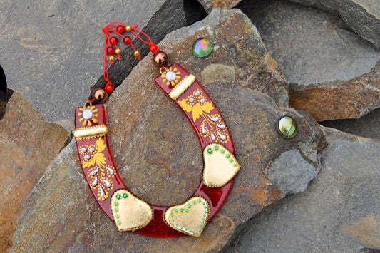 Hand-Painted Lucky Horseshoe with Hearts Wall Art - Red & Gold, 16 cm, Symbol of Good Luck and Prosperity