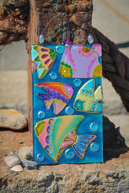 Vibrant Rainbow Fish Glass Panel Artwork - Hand-Painted, Personalized Decor, 23 cm - Now
