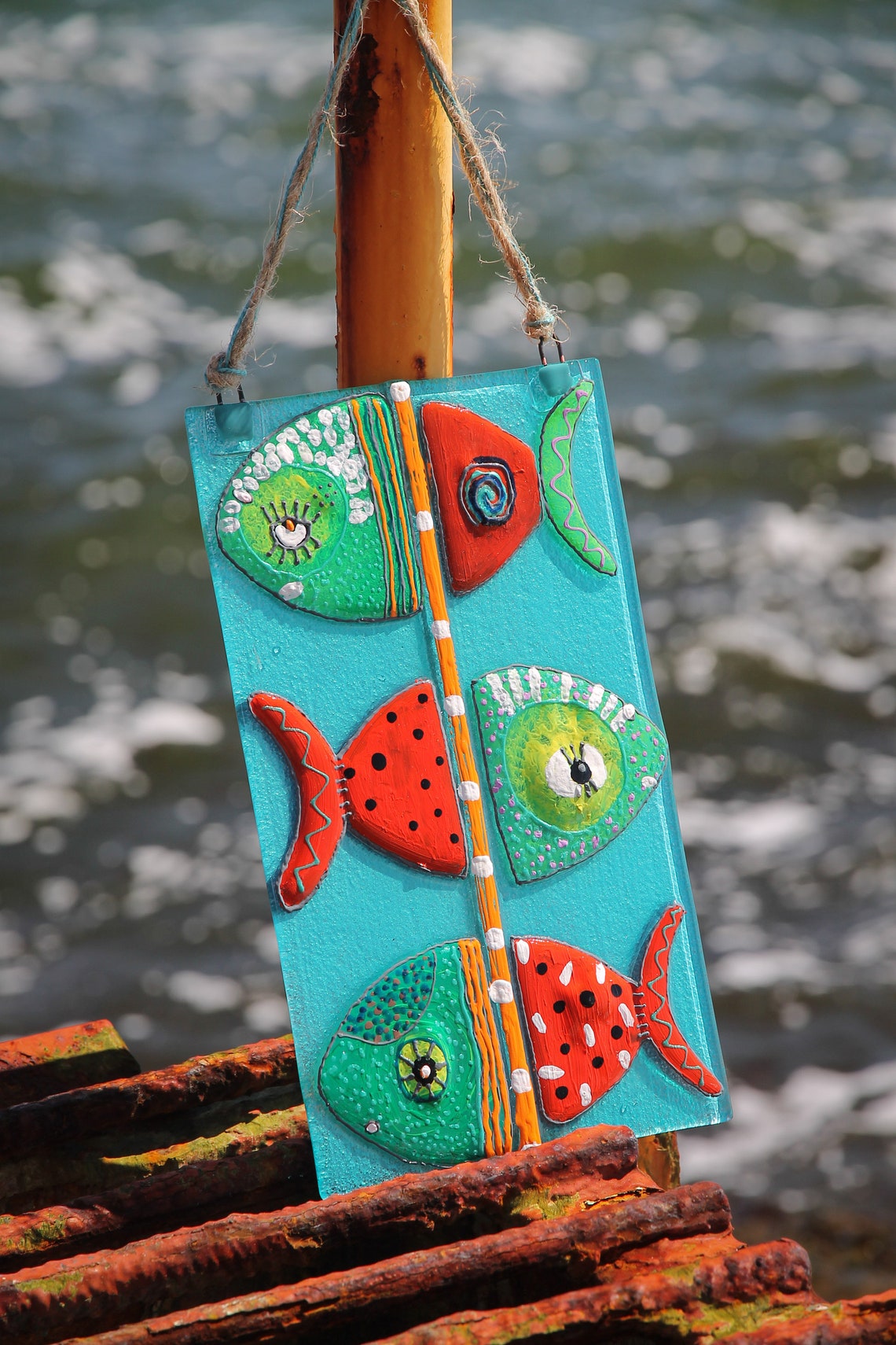 Striking Modern Fish Glass Panel Artwork - Hand-Painted, Personalized Decor, 23 cm - Now