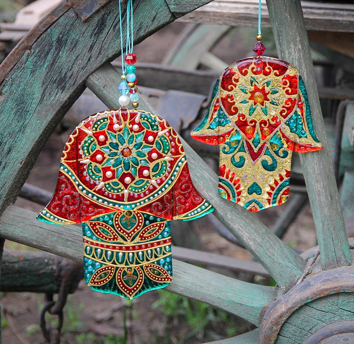 Hand-Painted Hamsa Glass Wall Art - Red, Green & Gold, 15 cm, 18 cm, Symbol of Protection and Positive Energy