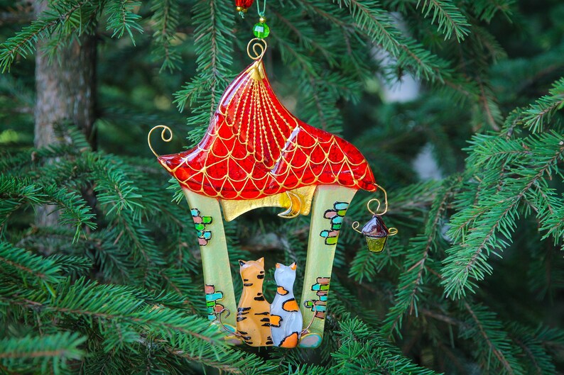 Handmade Pair of Cats in a House with a Tiled Roof Glass Decoration - Two Cats on House Threshold with Yellow Lantern and Red Tiled Roof under Moon, Light Green, 18 cm