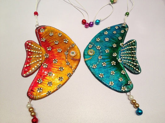 Charming Delight Fish Glass Artwork - Hand-Painted, Personalized Decor, Pink & Green, 15 cm - Now