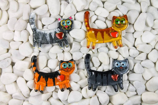 Handcrafted Tabby Cat Tail Up Glass Fridge Magnet - Personalized Souvenir, Custom Wholesale Orders, Iconic Landmarks, Miniature Canvases, Dimensions: 12 x 10 x 0.4 cm.