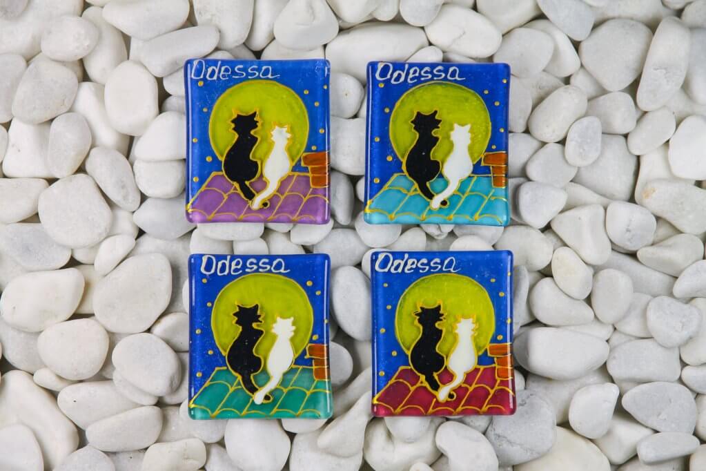 Romantic Cats under the Moonlight Fridge Magnet - Hand-Crafted, Hand-Painted, Personalized Tourist Souvenir, 7.5 x 6.5 cm