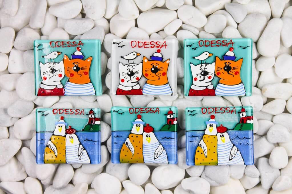 Couple in Love Fridge Magnet - Hand-Crafted, Hand-Painted, Personalized Tourist Souvenir, 7.5 x 6.5 cm